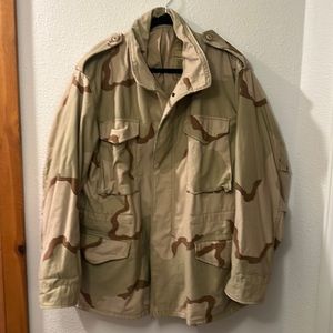 US desert camouflage pattern, cold-weather coat / utility jacket